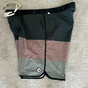 Vuori Cruise boardshorts size 34
